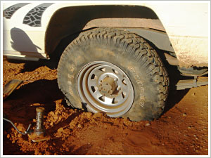 パンクした4WD